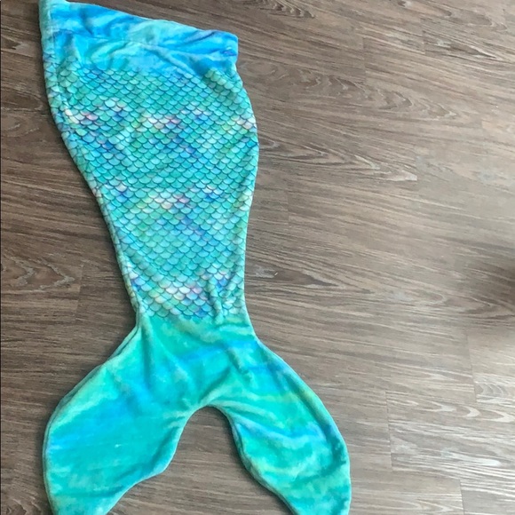 Mermaid tail blanket 🧜🏽♀️
